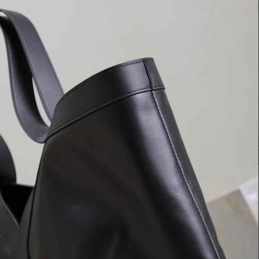 VG leather handbag