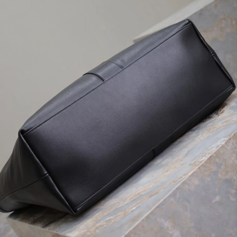 VG leather handbag