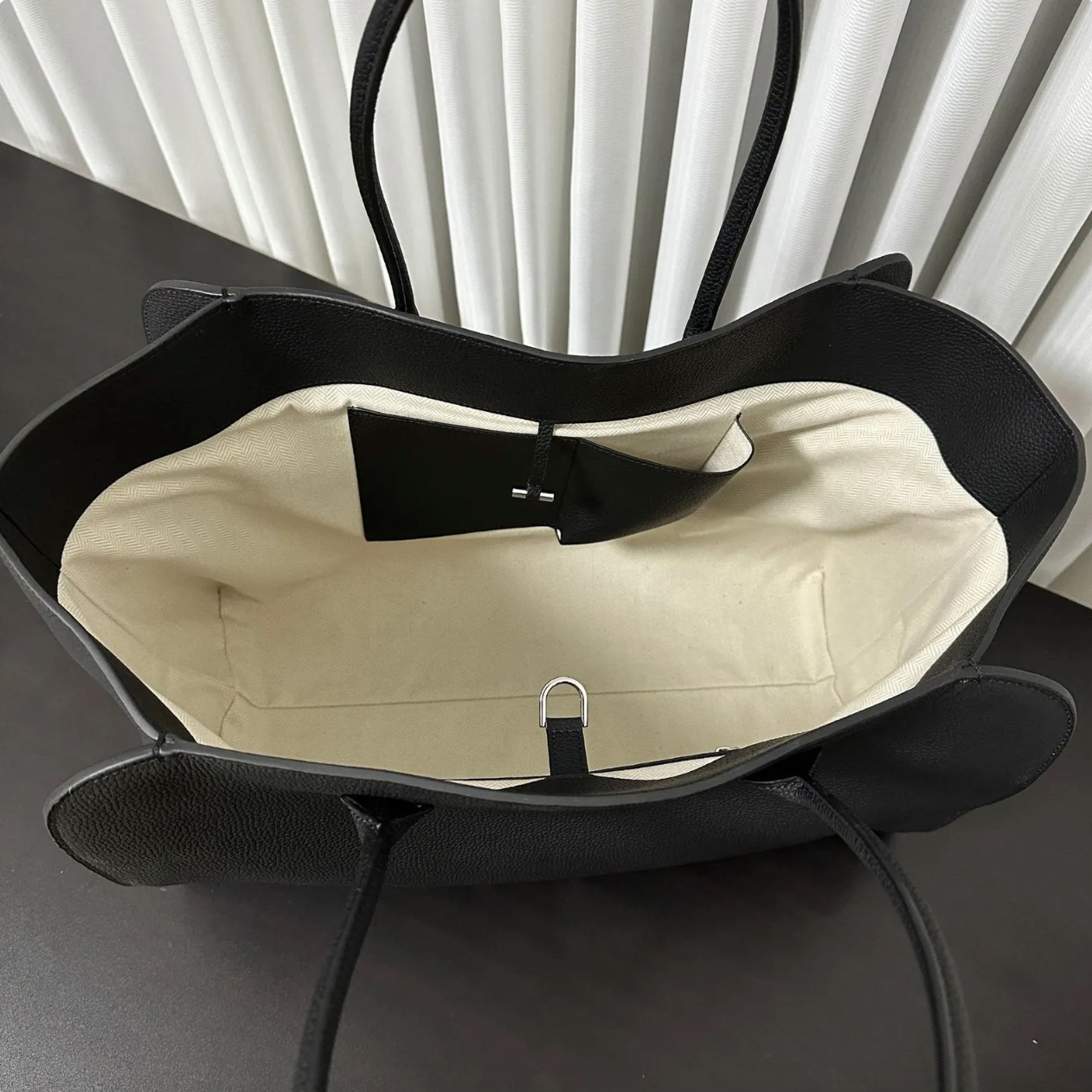 Mimoza leather tote