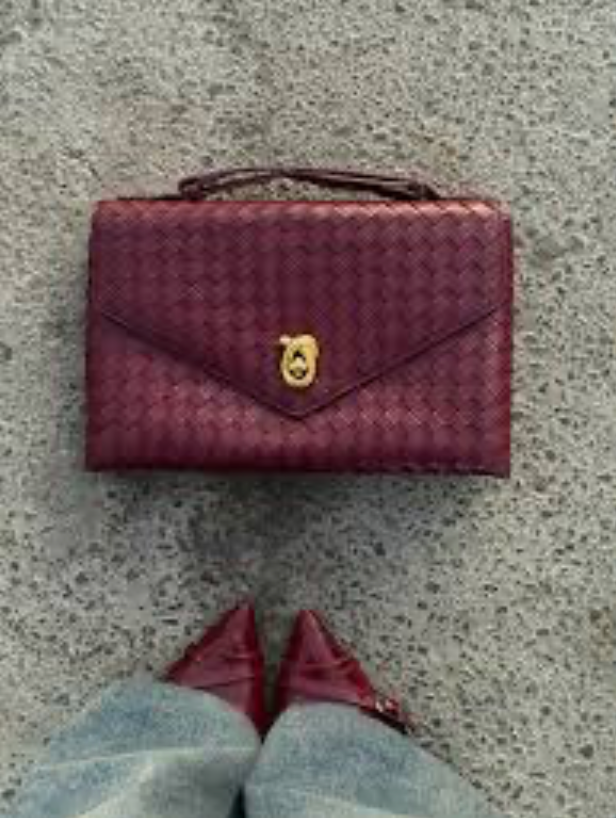 Intrecciato metal knot lock