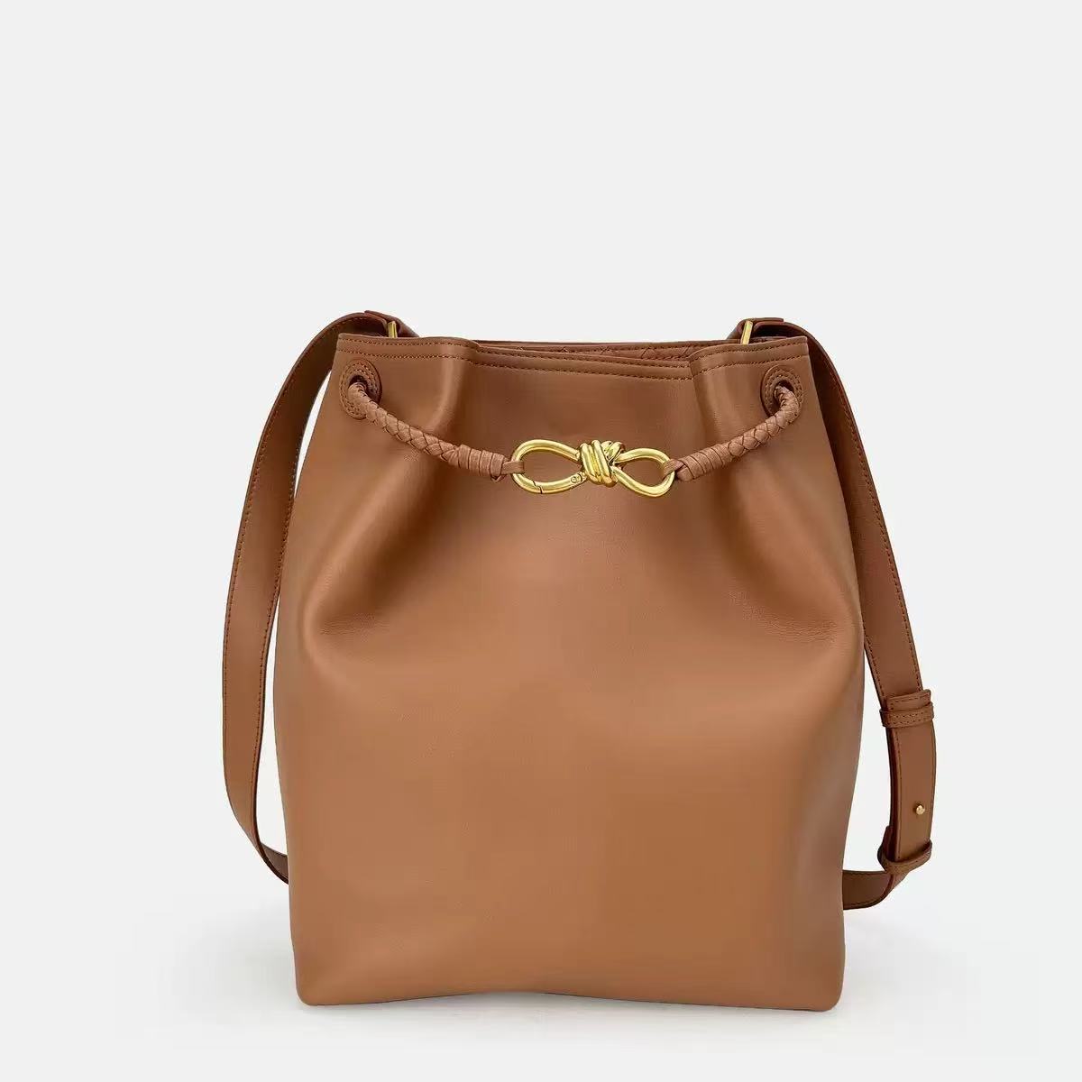 Commuter bucket bag