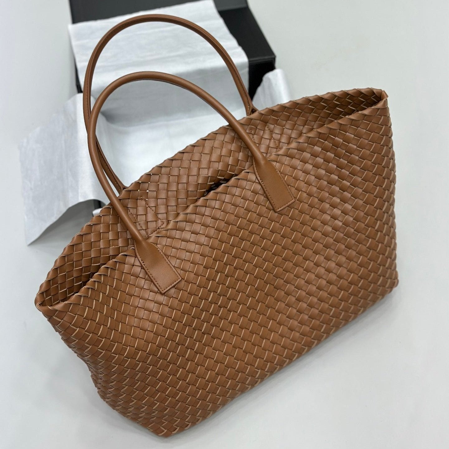 Intrecciato leather tote bag