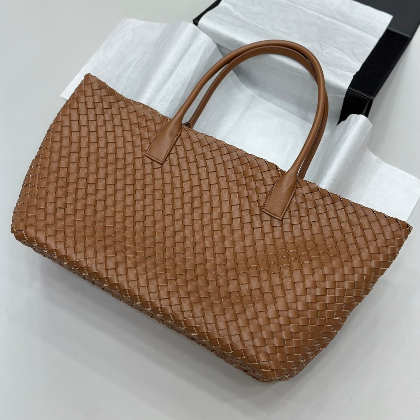 Intrecciato leather tote bag