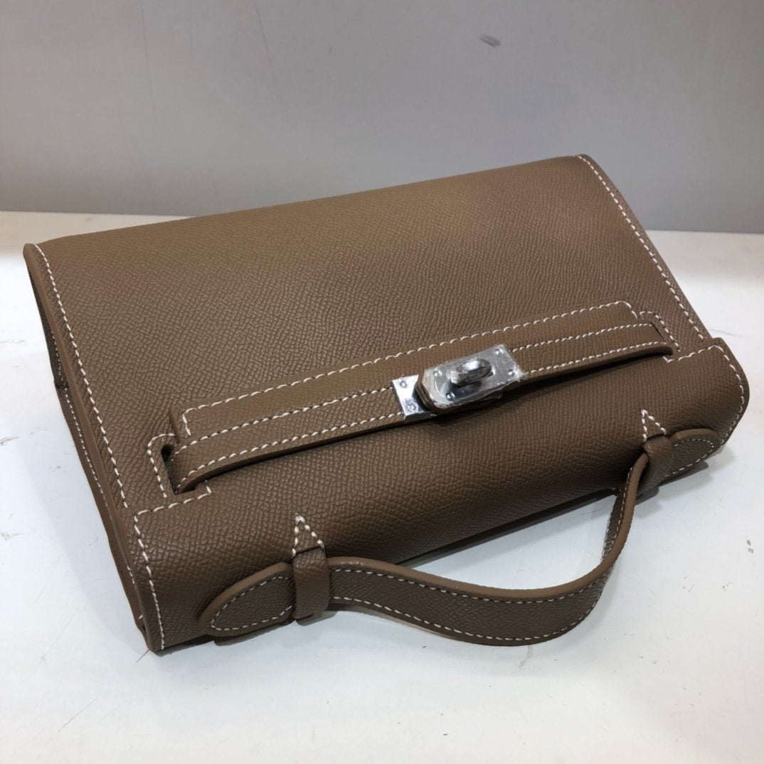 LEATHER POCHETTE BAG