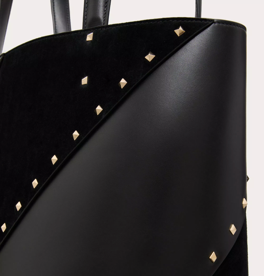 ROCKSTUD WISPY SHOPPING BAG IN CALFSKIN