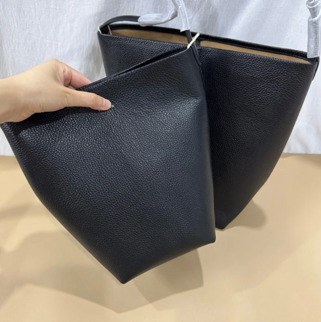 Belted tote black grain