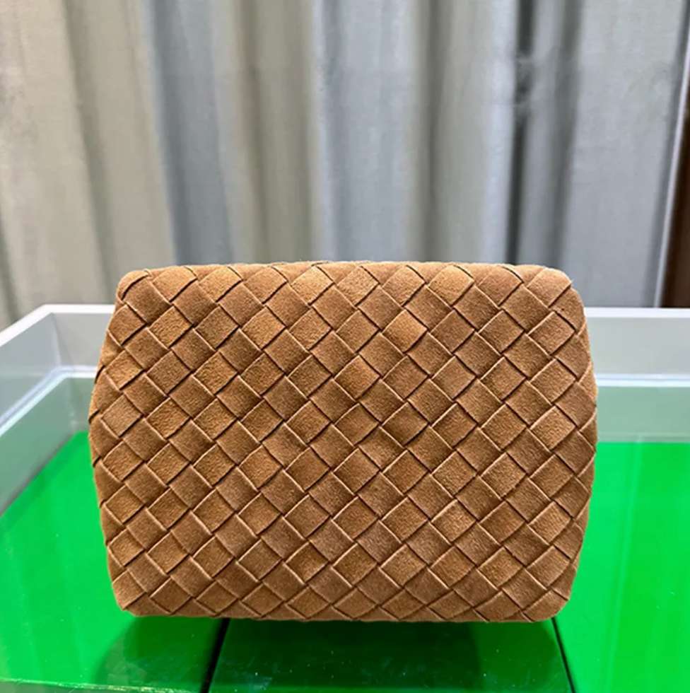 Small Parachute Clutch