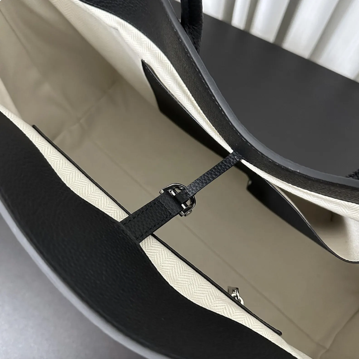 Mimoza leather tote